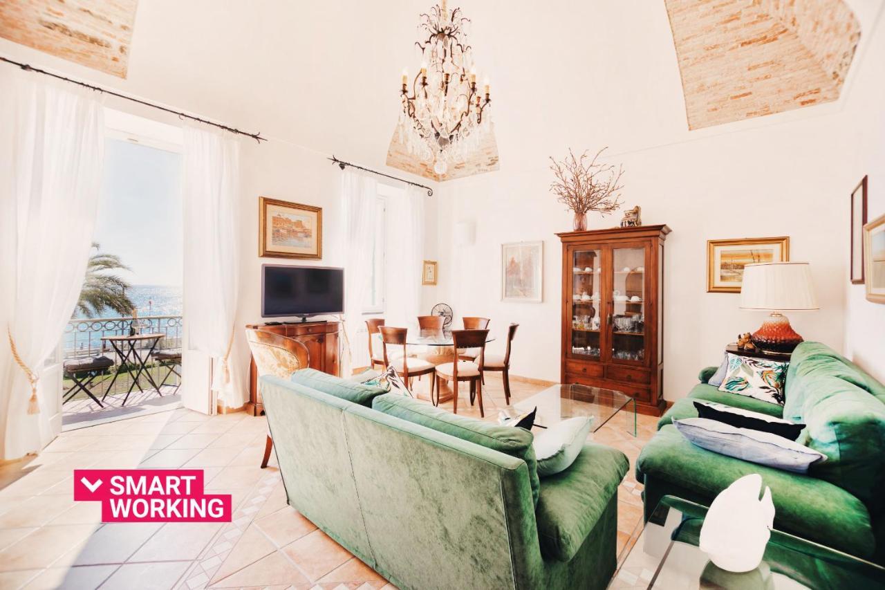 Appartamento Fronte Mare A Ospedaletti By Wonderful Italy Екстериор снимка