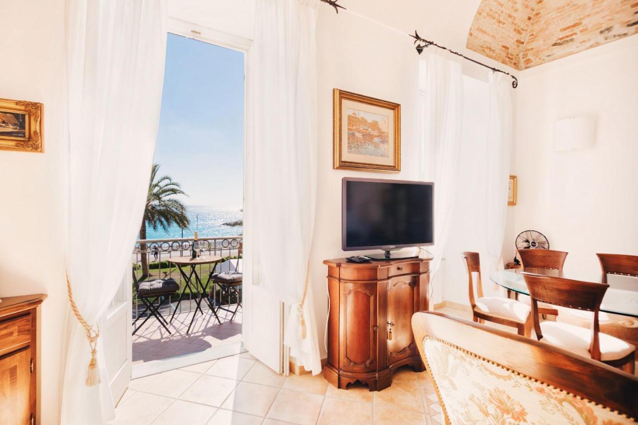 Appartamento Fronte Mare A Ospedaletti By Wonderful Italy Екстериор снимка