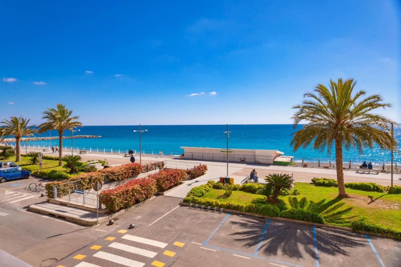 Appartamento Fronte Mare A Ospedaletti By Wonderful Italy Екстериор снимка