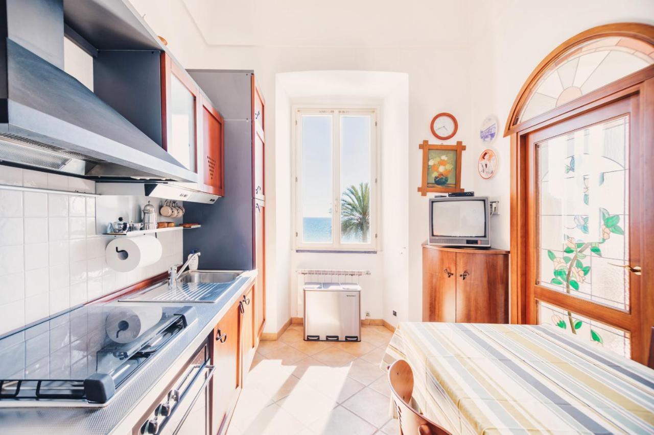 Appartamento Fronte Mare A Ospedaletti By Wonderful Italy Екстериор снимка
