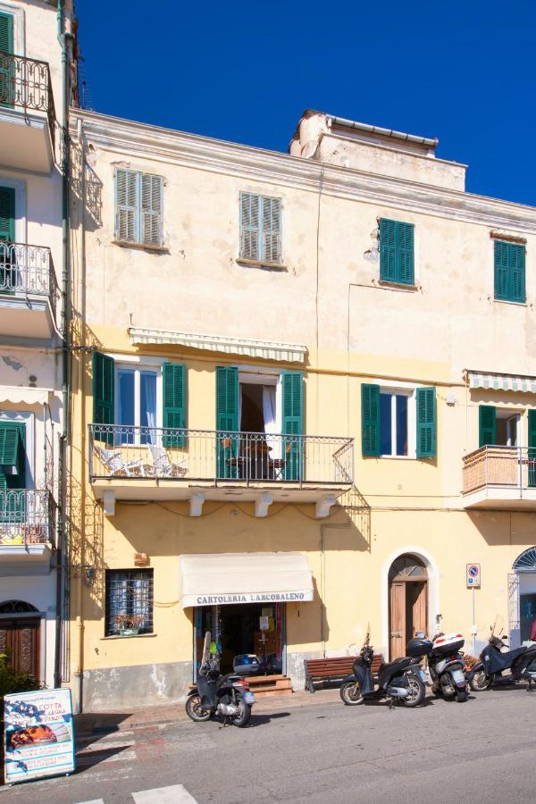 Appartamento Fronte Mare A Ospedaletti By Wonderful Italy Екстериор снимка